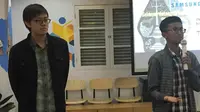 ki-ka: Dua engineer Samsung R&D Institute Indonesia, Kevin Winata dan Leonardus Ardyandhita saat memberikan pengarahan dalam Night Code di Bandung. (Liputan6.com/ Muhammad Sufyan Abdurrahman)