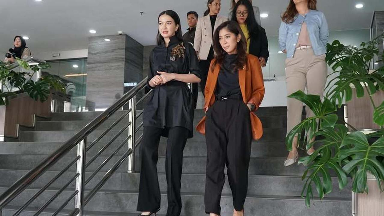 9 Potret Raline Shah Bersama Meutya Hafid, Sering Kerja Bareng Sebelum Resmi Jadi Stafsus Kementerian Komdigi