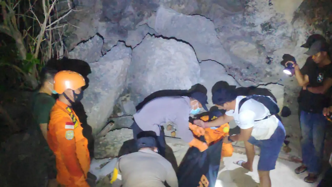 Evakuasi Jasad Wisatawan Makasar Melalui Jalur Darat
