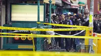 Tempat kejadian perkara penembakan di stasiun kereta bawah tanah Brooklyn, New York, Selasa (12/4/2022). (John Minchillo/AP)
