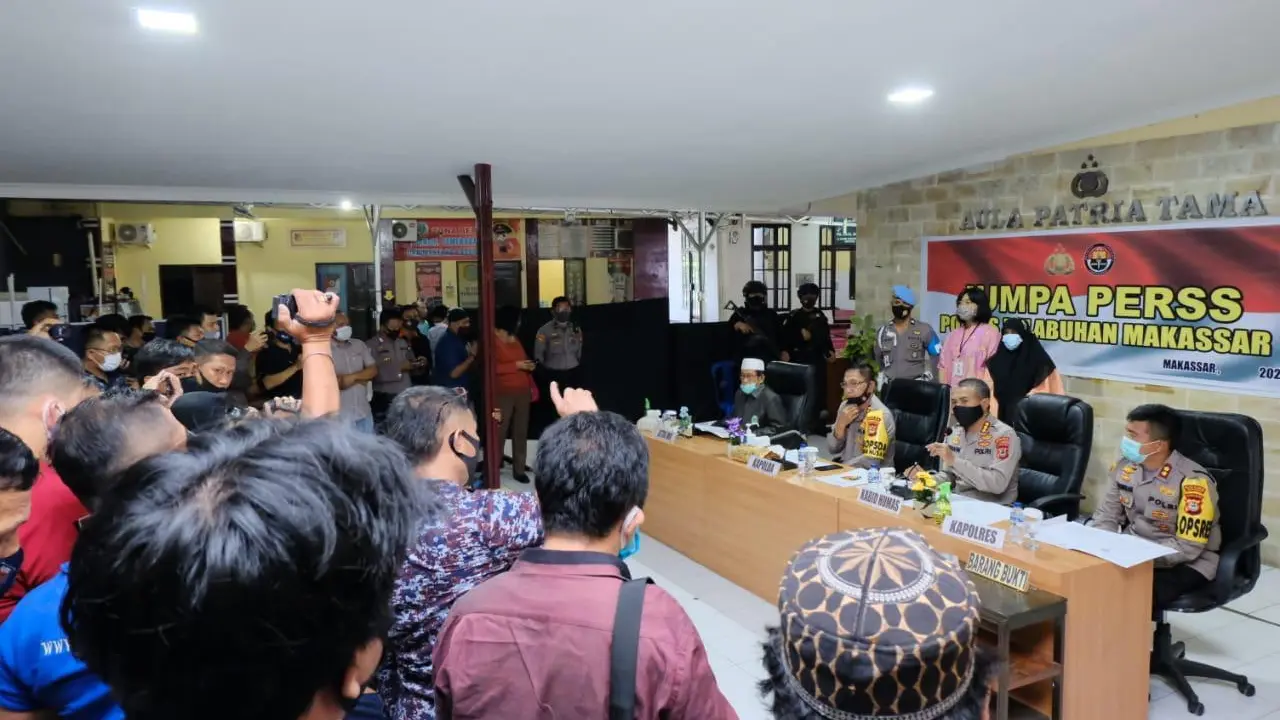 Konferensi pers kasus wanita Makassar yang hendak robek Al-Qur'an (Fauzan)