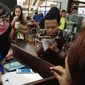 Vice President Corporate Communication XL Axiata, Turina Farouk, ditemui tim Tekno Liputan6.com usai peluncuran Shopping Points di Mal Taman Anggrek, Jakarta, Kamis (1/9/2016). (Liputan6.com/Corry Anestia)