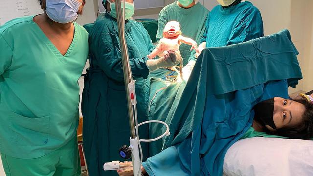 Melahirkan, Ini 7 Potret Perjalanan Kehamilannya Shara Istri Kedua Erix Soekamti