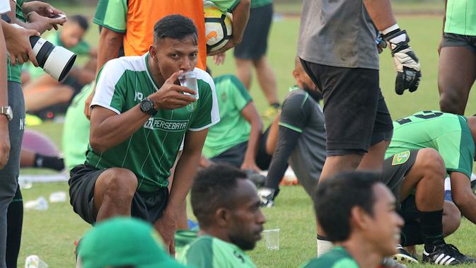 Caretaker pelatih Persebaya Surabaya, Bejo Sugiantoro. (Bola.com/Aditya Wany)