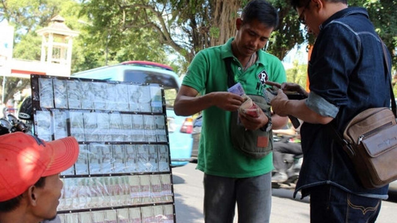 Jelang Lebaran, jasa penukaran uang mulai menjamur di Malang