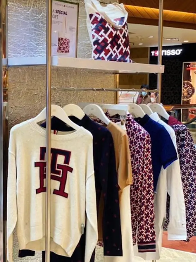 Melihat Koleksi TH Monogram Milik Tommy Hilfiger Lebih Dekat di Pondok Indah