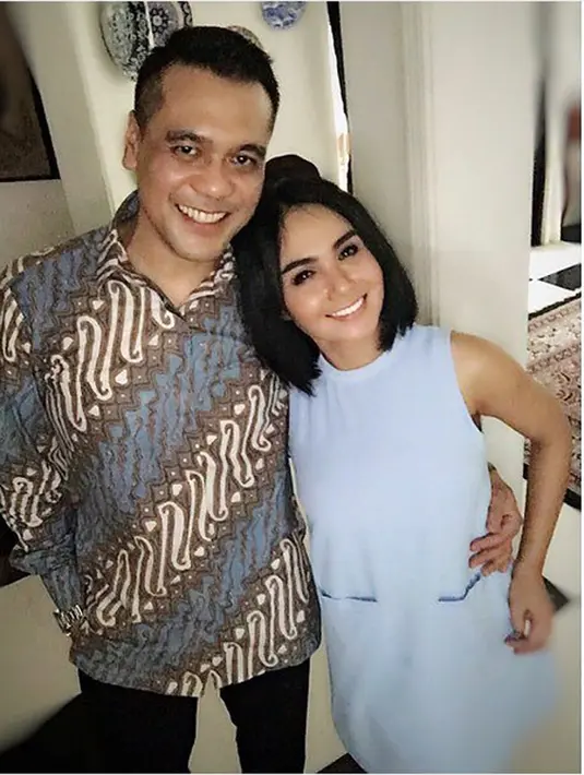 Pasangan janda dan duda ini sering terlihat dari foto-foto yang diunggah melalui media sosial. Kemesraan terlihat jelas pada Instagram kekasih Yuni tersebut. (Instagram/chicohakim)