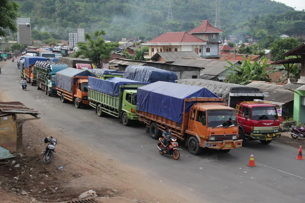Antrian Truk