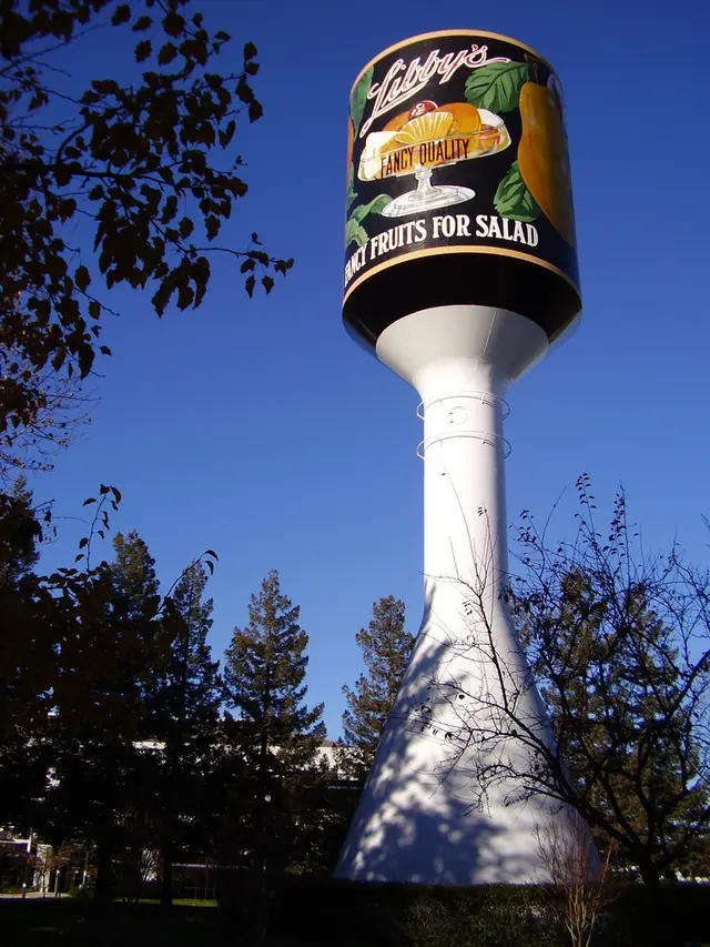 Tower Bentuk Makanan Paling Unik di Dunia (sumber: roadsideamerica)
