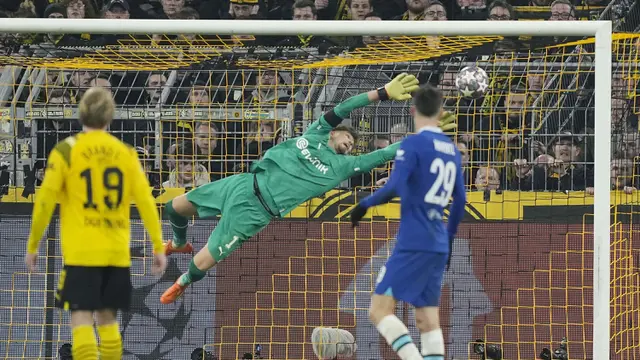 Foto: Aksi Gol Tangan Tuhan Thiago Silva Buyar, Chelsea Takluk dari Borussia Dortmund di Liga Champions