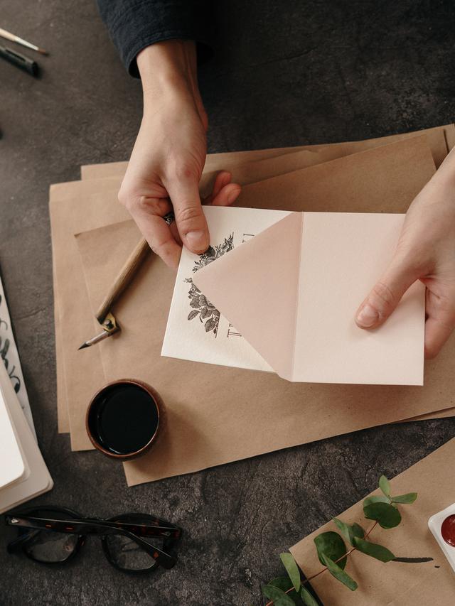 Ilustrasi happy wedding, ucapan pernikahan, menikah