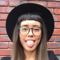 25 Cewek Ini Bikin Kamu Pengin Langsung Potong Poni