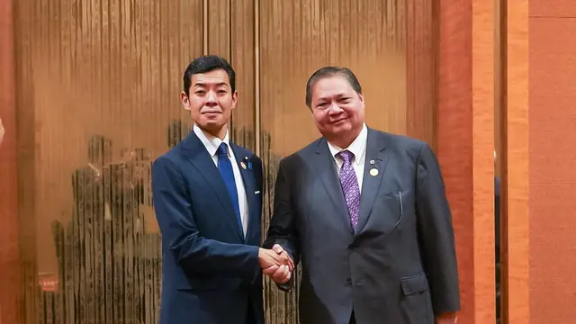Menteri Koordinator Bidang Perekonomian Airlangga Hartarto dengan Menteri Negara Kementerian Luar Negeri Jepang Tsuji Kiyoto (Istimewa)