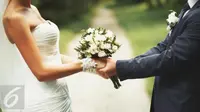 Apa yang membedakan tradisi pernikahan Inggris dan Amerika? Simak keunikannya berikut ini.