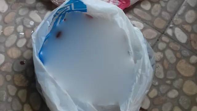 Sesosok jasad bayi ditemukan terbungkus plastik di toilet makam Ronggolawe Tuban. (Foto: Liputan6.com/Ahmad Adirin)