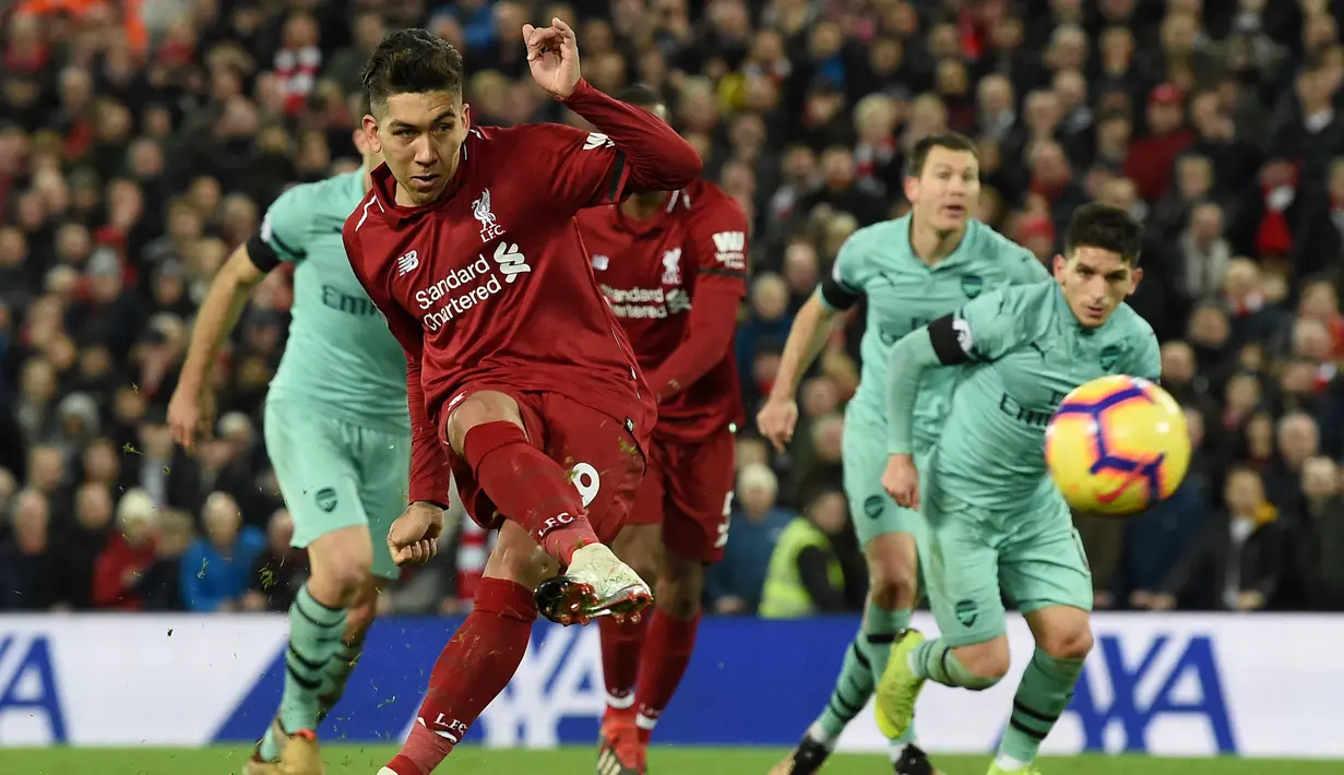 Roberto Firmino yang kini tengah menjalani musim pertama bersama Al Ahli di Saudi Pro League menjadi pemain Brasil ketiga yang sukses mencetak hattrick di Premier League. Selama 8 musim berlaga di Premier League bersama Liverpool mulai 2015/2016 hingga 2022/2023, ia total bermain dalam 256 laga dengan torehan 82 gol dan 55 assist, termasuk dua kali hattrick yang dicetak pada pekan ke-20 musim 2017/2018 saat Liverpool menang 5-1 atas Arsenal (29/12/2018) dan pada pekan ke-8 musim 2021/2022 saat Liverpool menang 5-0 atas Watford (16/10/2021). (AFP/Paul Ellis)