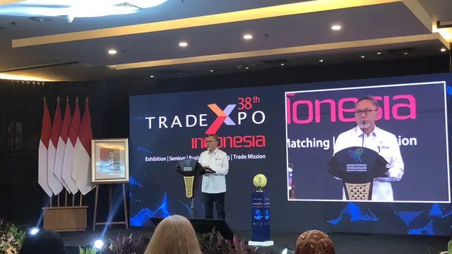 Menteri Perdagangan (Mendag) Zulkifli Hasan meluncurkan TEI ke-38 di Kantor Kementerian Perdagangan, Senin (10/7/2023).(Elza/Liputan6.com)
