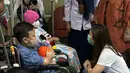 Merayakan ulang tahun pertama anaknya, Niki dan Indra berbagi dengan para pasien yang tengah berjuang melawan penyakitnya. [Instagram/nikitawillyofficial94]