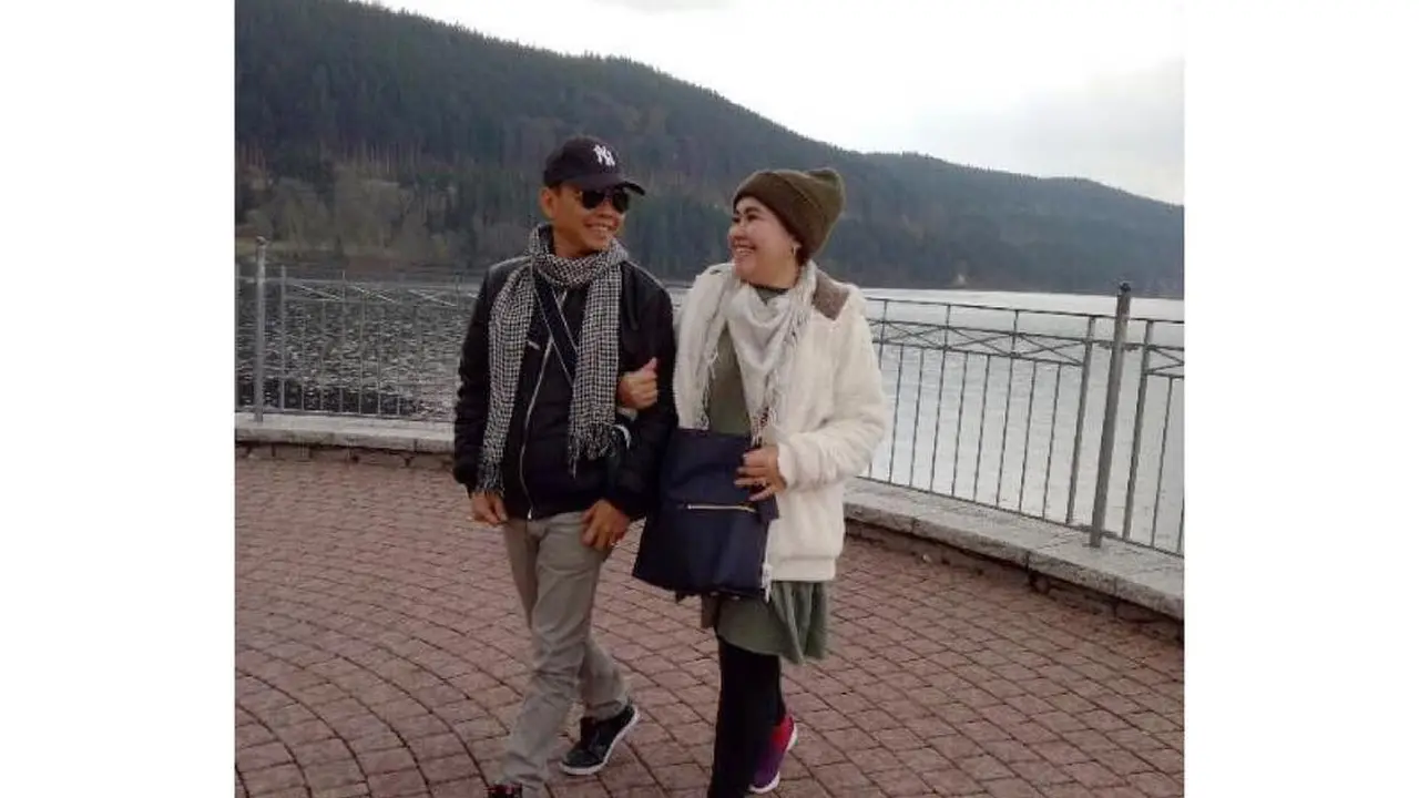 [Bintang] Ayah dan Ibu Ayu Ting Ting