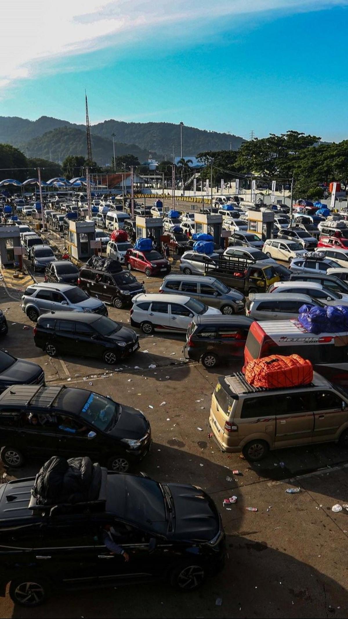 Sementara itu, pilhak kepolisian mengatakan pengalihan ini untuk mengurangi kepadatan yang terjadi di Pelabuhan Merak.&nbsp;Foto: Liputan6.com / Angga Yuniar