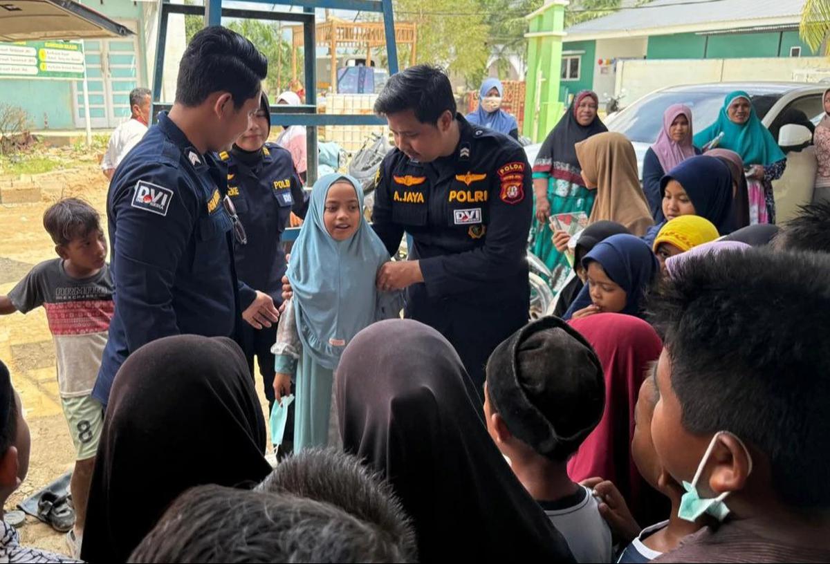 FOTO: Aksi Kemanusiaan Polri Bantu Pemulihan Korban Banjir Aceh
