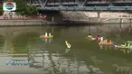 Puluhan perahu mini hasil karya para pengrajin tradisional dipamerkan di tepi Sungai Cimanuk, Kabupaten Indramayu, Jawa Barat.