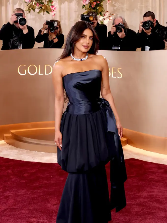 5 Gaya Seleb Pakai Gaun Couture Perdana Jonathan Anderson untuk Dior di Golden Globes, dari Priyanka Chopra hingga EJAE