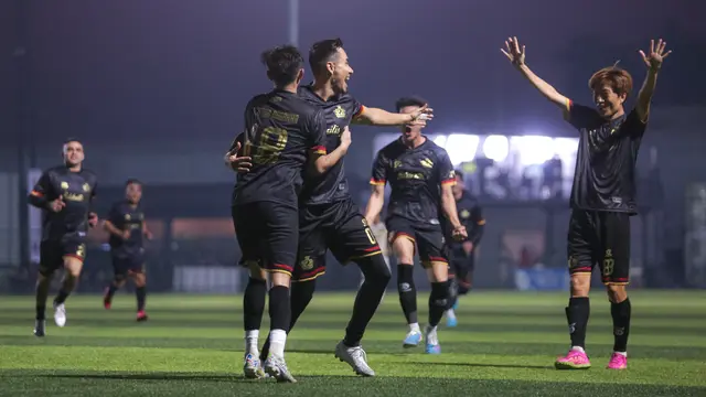 Foto: Aksi Menawan Darius Sinathrya Cetak Gol Tunggal dan Bawa Selebritis FC Juara Celebrity Trofeo Cup 2023
