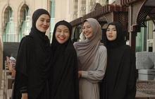 7 Potret Cantik Berhijab Mahalini, Yura Yunita, Sheila Dara dan Aaliyah Massaid saat Umrah ke Tanah Suci Mekkah Bareng