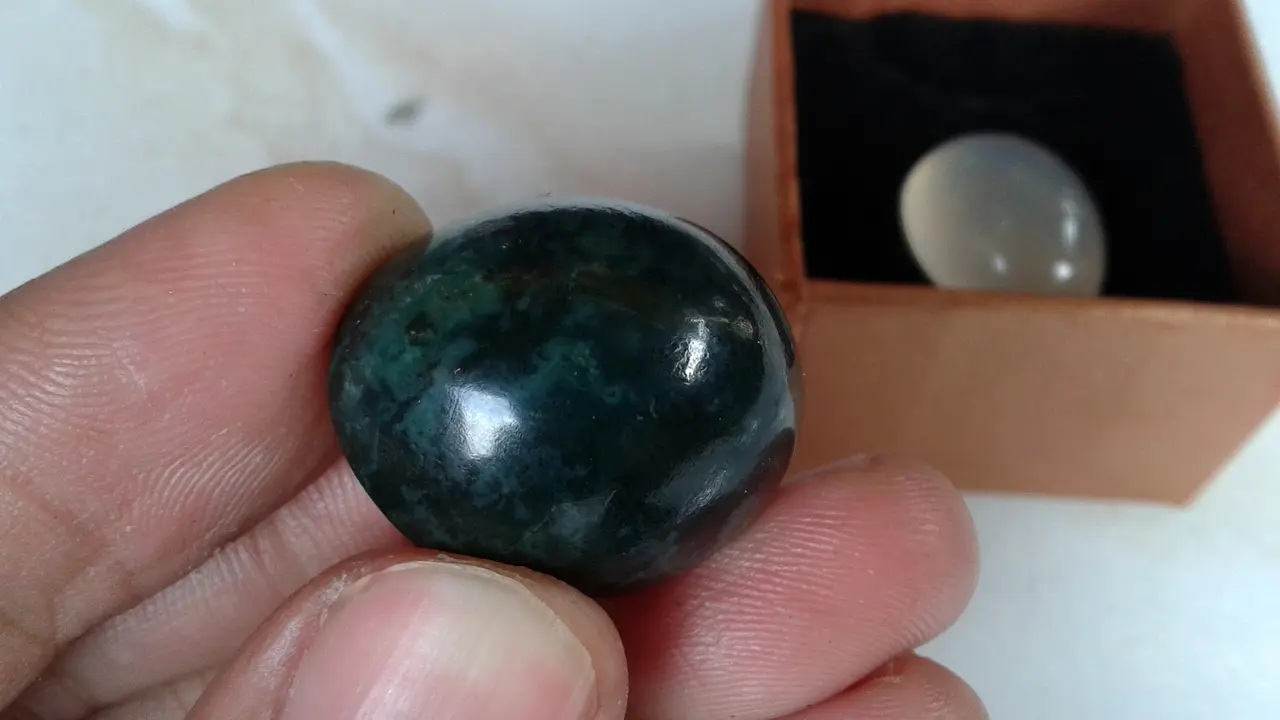 Berburu Batu Bacan 'Bernyawa' di Palu