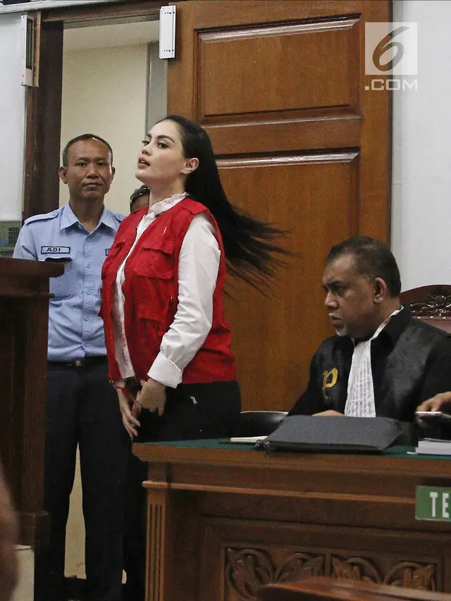 Kenakan Makeup Tipis, Jennifer Dunn Jalani Sidang Lanjutan Kasus Narkoba