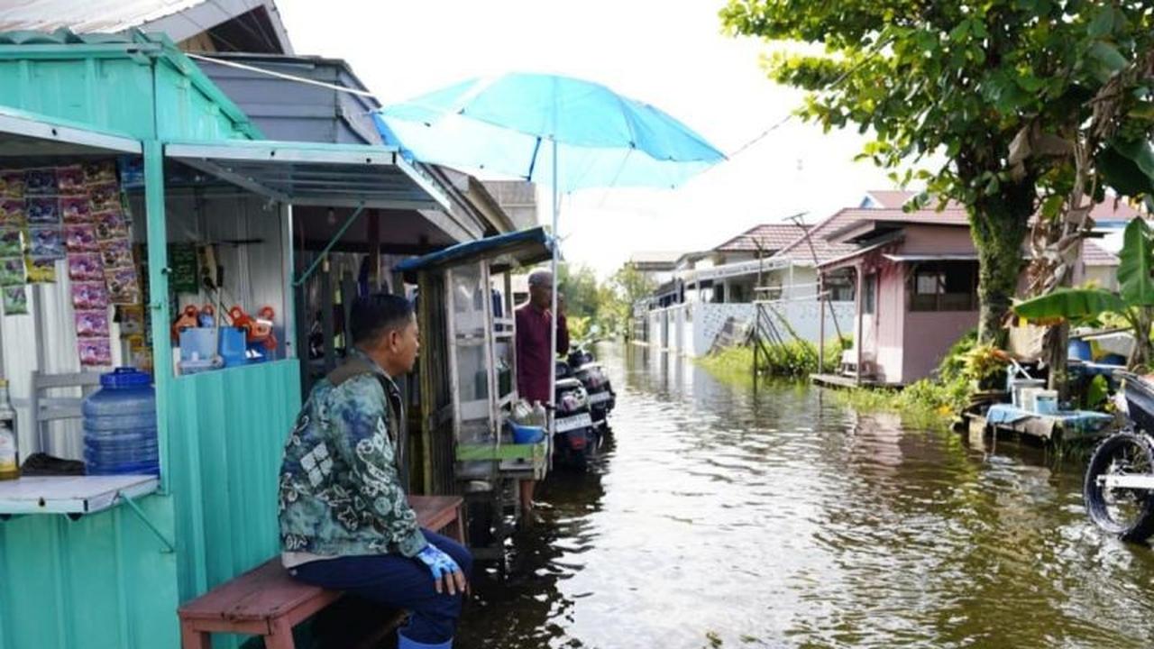 Wali Kota Banjarmasin Tinjau Titik Banjir Belum Surut, Cari Solusi Penanganan Cepat