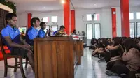 Tiga Pemain Arema Bikin Heboh Sekolah