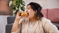 Makan dengan tergesa-gesa bisa mengganggu sistem pencernaan. (Foto/Dok: freepik.com/studioredcup)