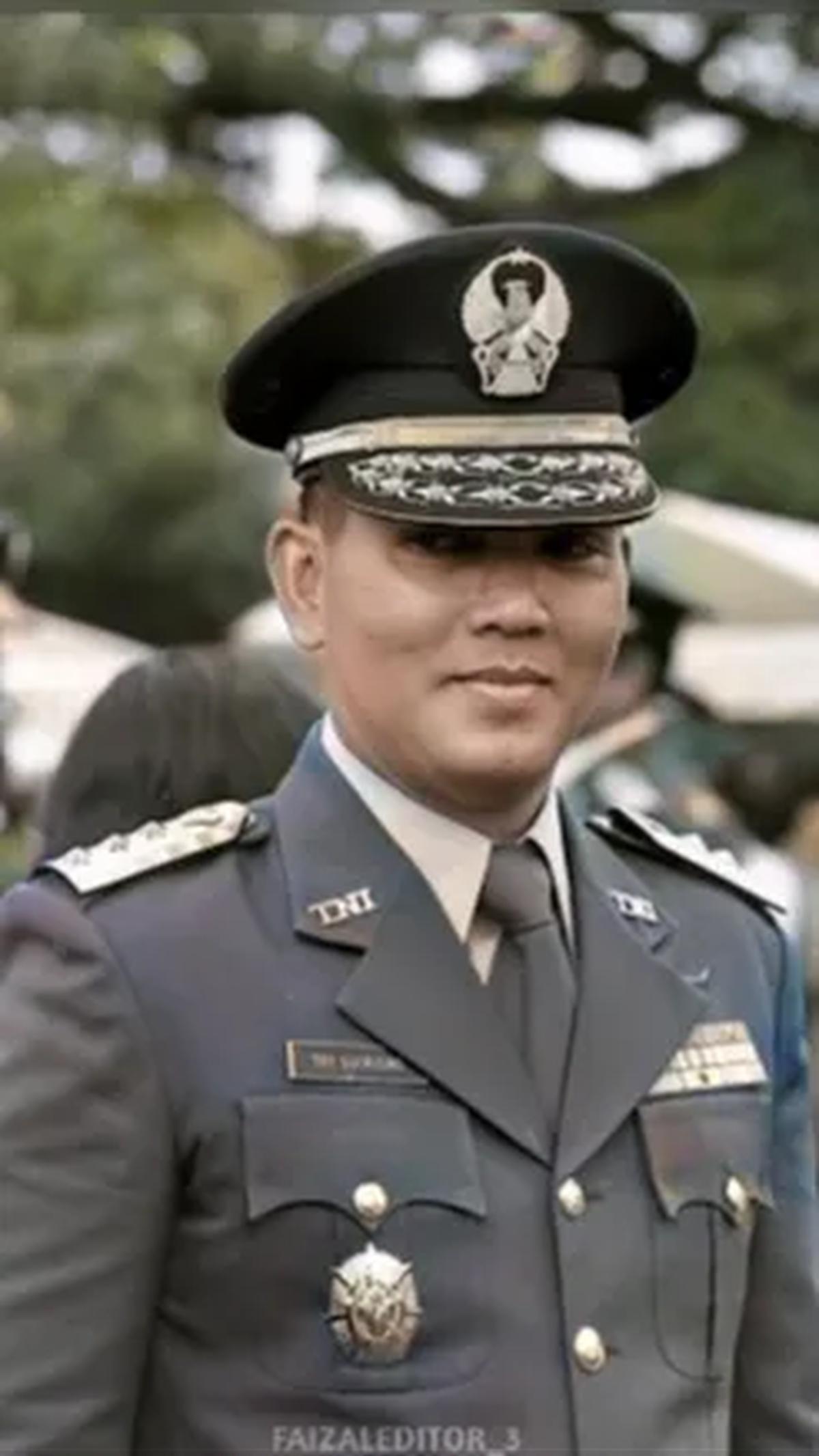 Sepak terjang kariernya di dunia militer tak perlu diragukan lagi. Beberapa jabatan prestisius pun pernah diemban olehnya.