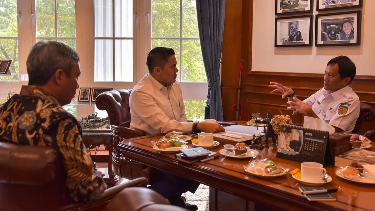 Seskab Teddy Terima Dirut BTN dan KAI Bahas Hunian Layak untuk Rakyat, Bakal Dibangun di Mana?