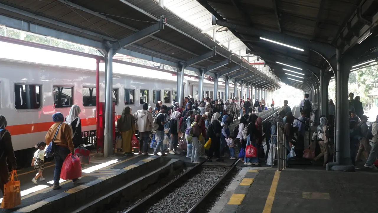 Efek Banyuwangi Ethno Carnival 2026, Lebih dari 12 Ribu Penumpang Kereta Datang ke Banyuwangi