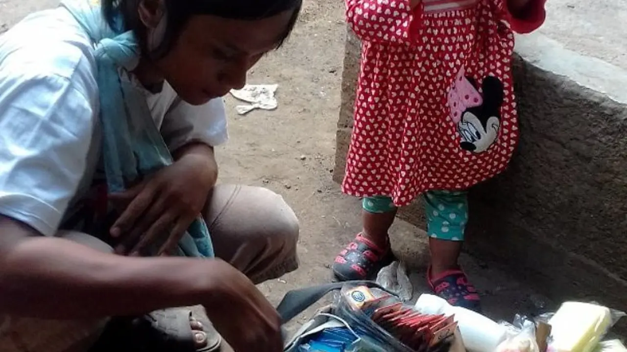 [Bintang] Kisah Ayah Muda Kerja Sambil Gendong Anak