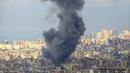 Serangan udara tersebut dilancarkan tak lama setelah militer Israel memaksa warga Lebanon di Beirut selatan untuk mengevakuasi diri. (Foto oleh AFP)