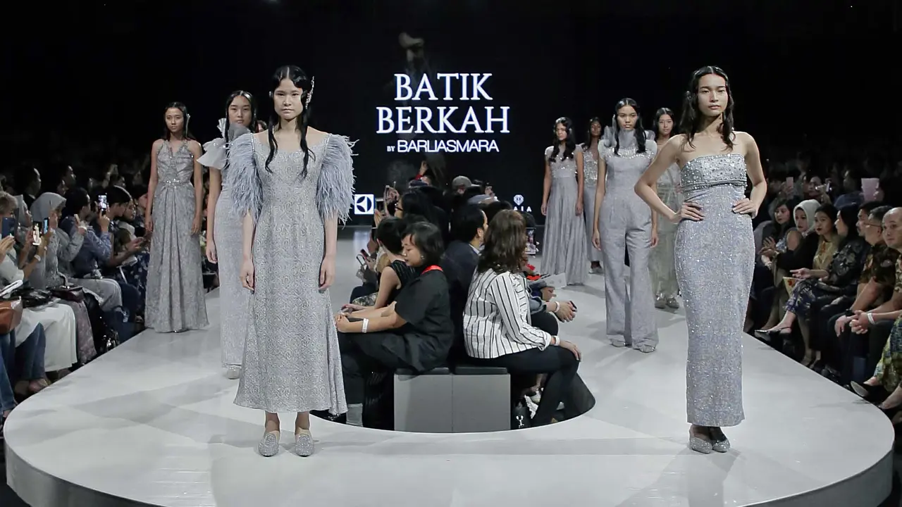 Fashion tradisional yang mewah dari Barli Asmara