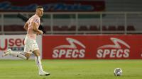 Pemain Persik Kediri, Arthur Felix Silva dalam laga pembukaan BRI Liga 1 2021/2022 melawan Bali United di Stadion Utama Gelora Bung Karno, Jumat (27/8/2021). Persik kalah 0-1. (Foto: Bola.com/Ikhwan Yanuar)