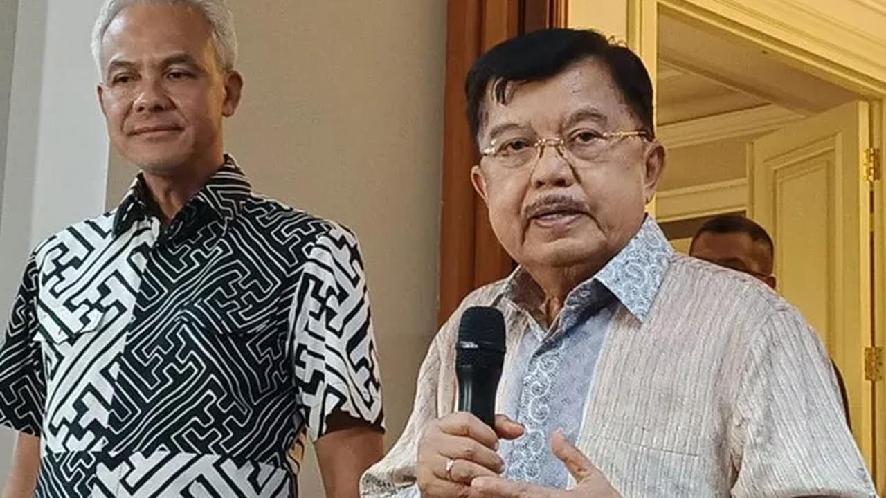 JK berharap agar Ganjar jika terpilih menjadi presiden di 2024 mendatang harus mengikuti jejak Megawati sebagai pemimpin yang demokratis.<br>