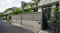 7 Model Pagar Tembok dengan Lubang Ventilasi yang Bikin Rumah Adem
