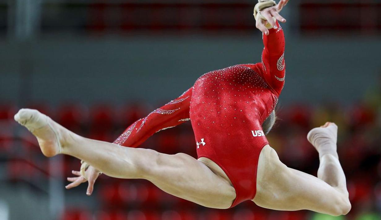 Pesenam AS, Madison Kocian, beraksi dalam sesi latihan senam artistik jelang Olimpiade Rio 2016 di Olympic Park, Rio de Janeiro, Brasil, (5/8/2016). (Reuters/Damir Sagolj) 