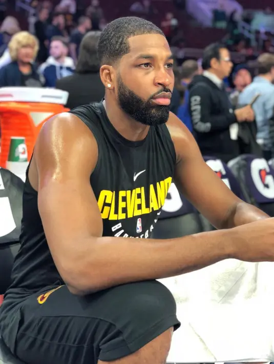 Dilansir dari Cosmopolitan, para penonton menyoraki dirinya saat bertanding basket. (instagram/realtristan13)