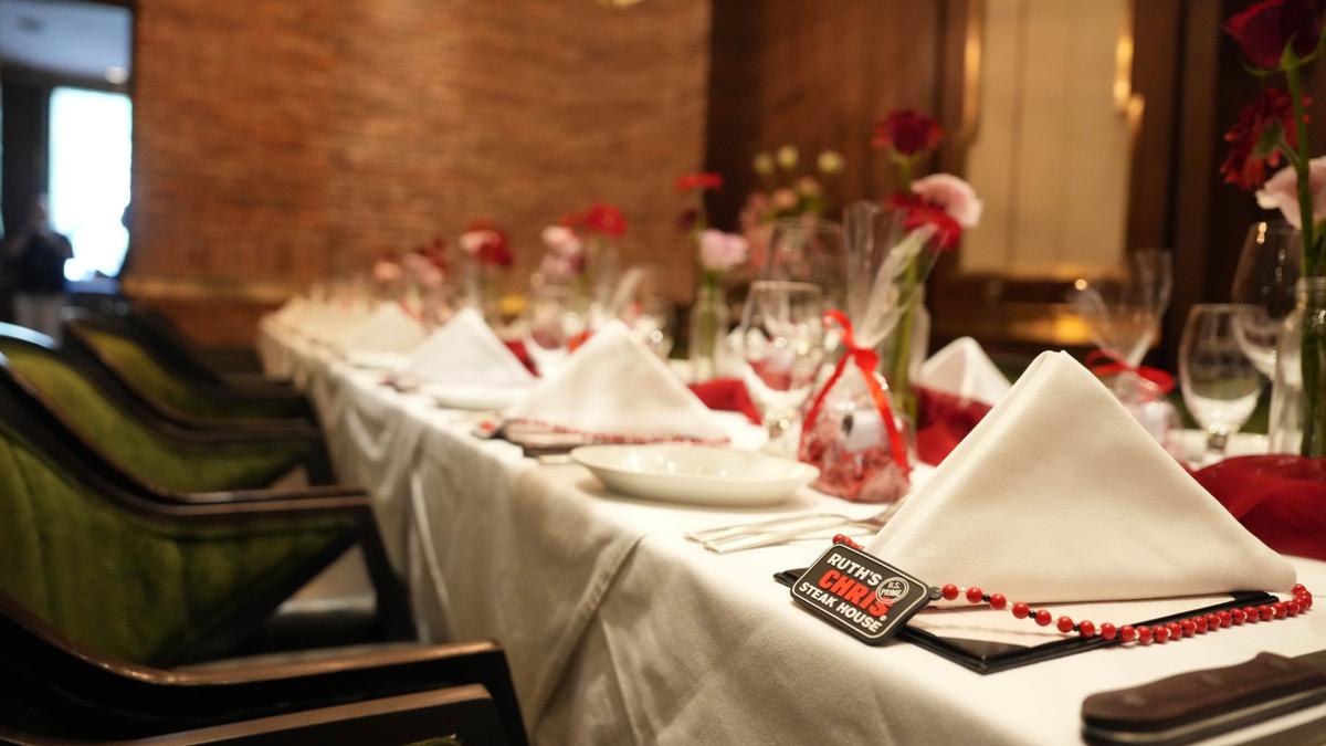 Sudah Siap Rayakan Valentine? Nikmati Sajian Premium dan Suasana Mewah Hanya di Ruth’s Chris Steak House