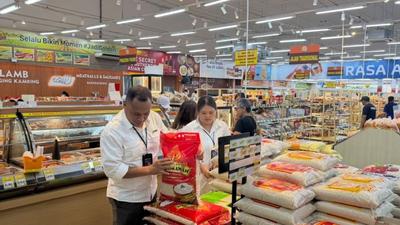Bulog Bali Sidak Ritel Modern, Pastikan Penjualan Beras SPHP Sesuai HET