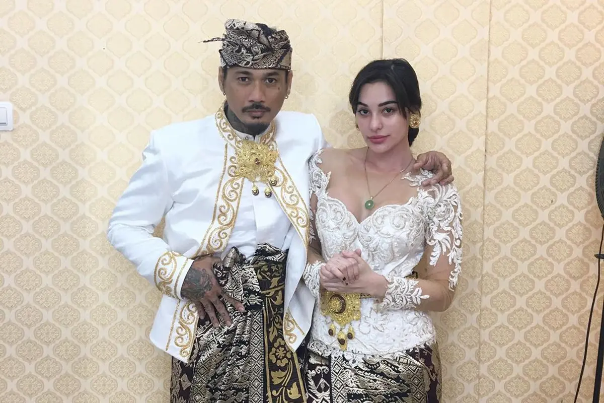 Potret Cantik Nora Alexandra Kekasih Jerinx SID dalam Busana Adat