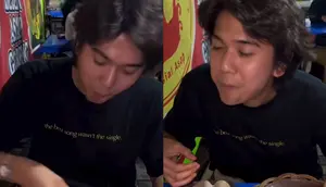 Iqbaal Ramadhan saat makan di sebuah warung pinggir jalan. (Dok: TikTok&nbsp; @findoutfits.id)