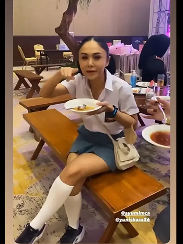 [Fimela] Yuni Shara pakaian SMA